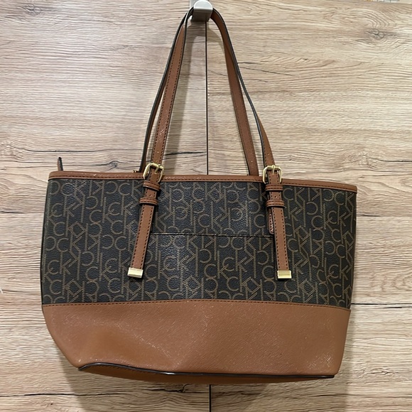 Calvin Klein shoulder bag like new